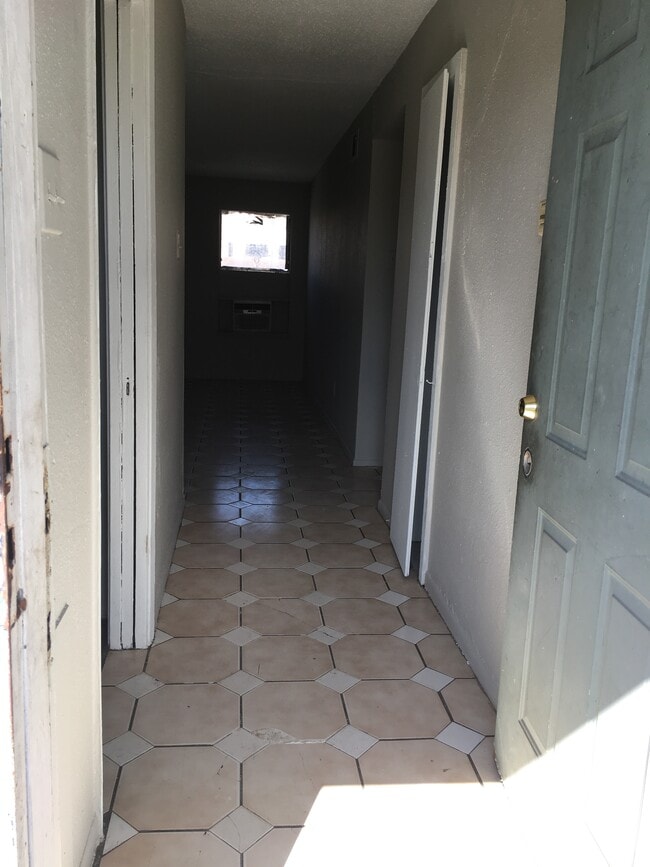 Building Photo - 7939 Sarita St