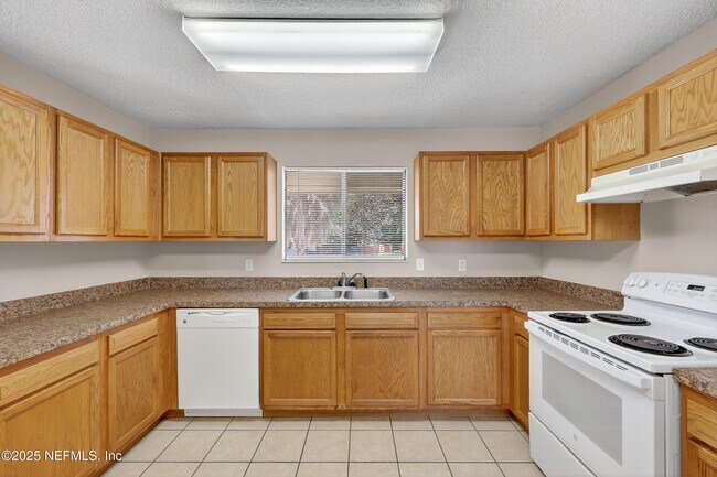 Building Photo - 551 William Penn St