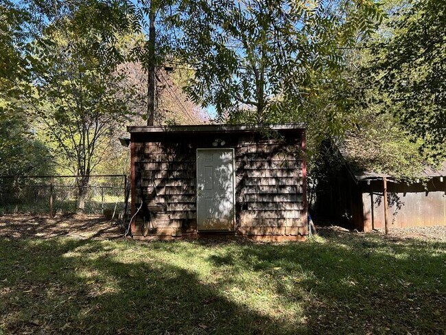 Building Photo - 601 Williams St