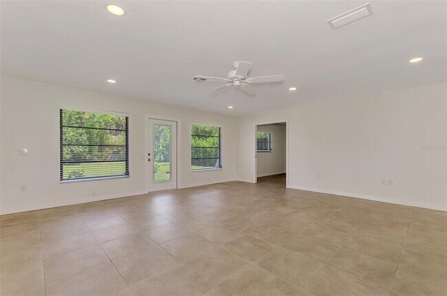 Building Photo - 2340 Palmetto St
