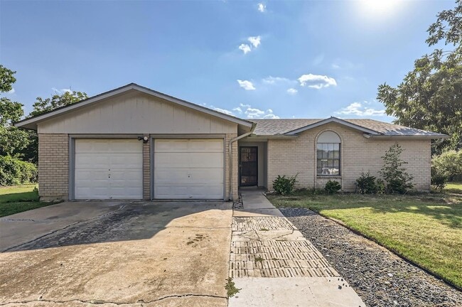 Primary Photo - 1604 Wildflower Dr
