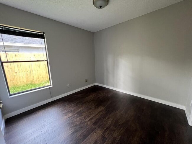 Building Photo - 2153 River Park Blvd