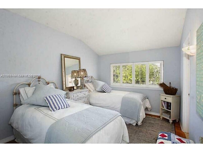 Building Photo - 5621 Alton Rd