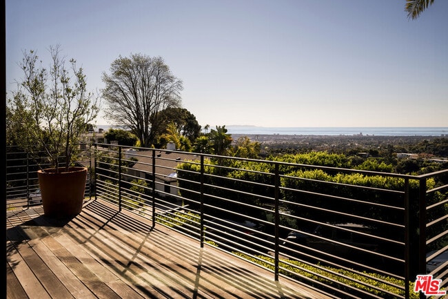 Building Photo - 1030 Somera Rd