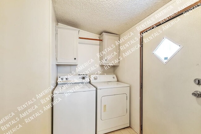 Building Photo - 13320 W El Lobo Rd