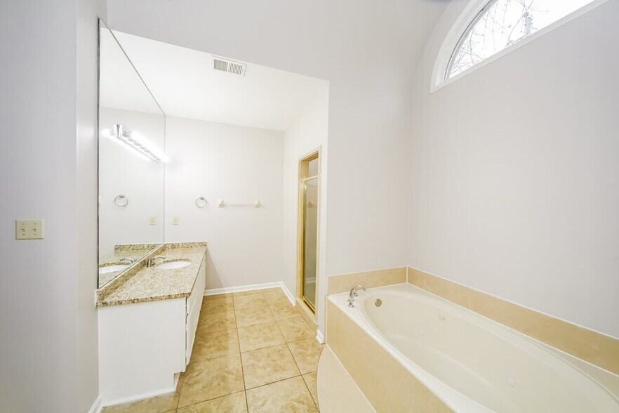 Building Photo - 8742 Raspberry Ln