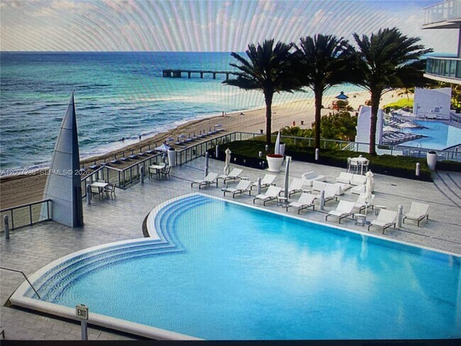 Building Photo - 17121 Collins Ave
