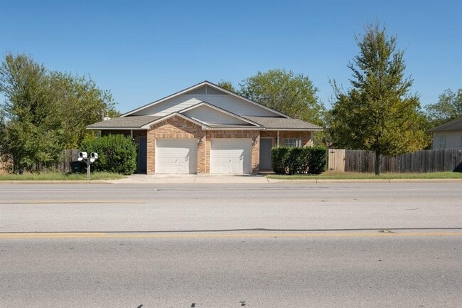 Primary Photo - 2300 S Bagdad Rd