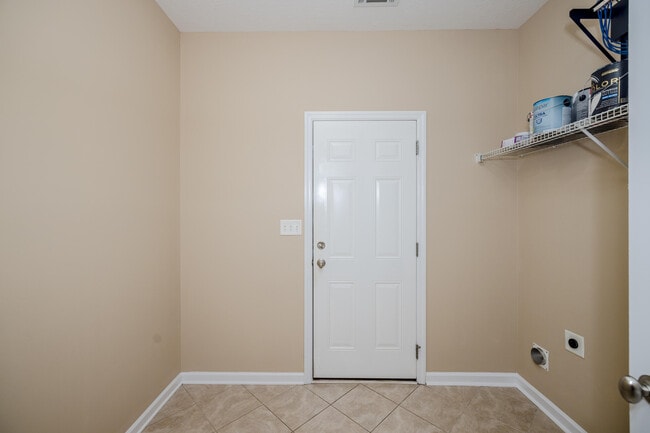 Building Photo - 528 Casey Ct