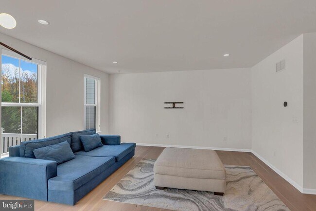 Building Photo - 29 Beachwood Dr