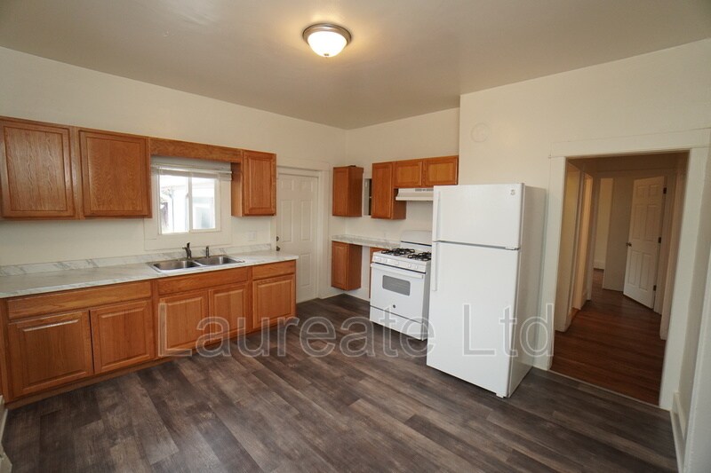 Building Photo - 1440 Kenton St