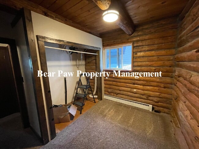 Building Photo - Perfect Mountain Log Home!