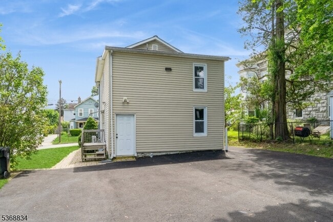 Building Photo - 97 Allen St