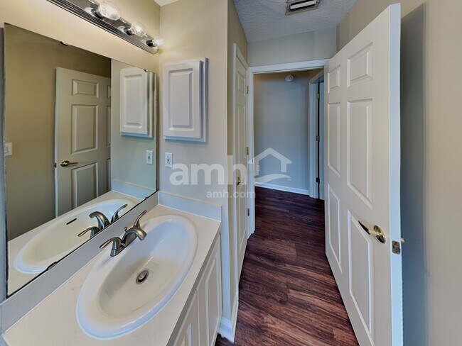 Building Photo - 1829 Keswick Rd