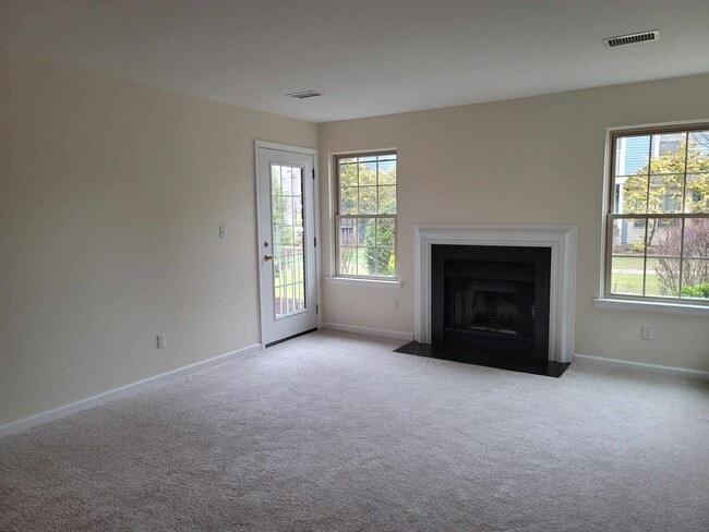 Building Photo - 27 Lear Ct