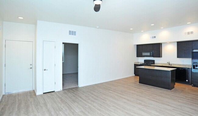 Building Photo - Modern Luxury in Central Tucson!