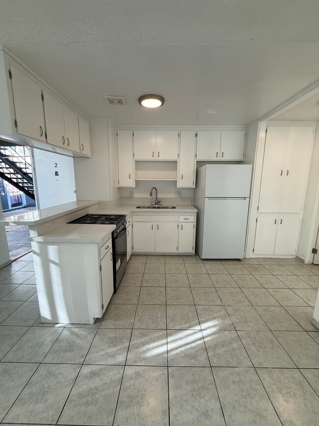 Building Photo - Spacious 1 Bedroom 1 Bath in the City of Norwalk, CA. Won't Last Long!