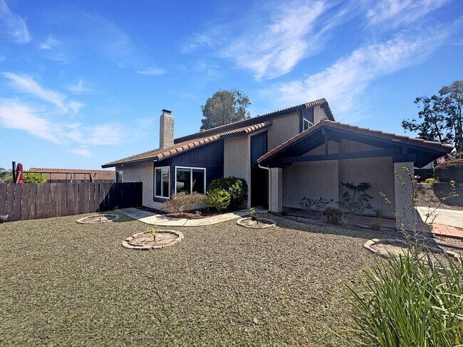 Building Photo - Spacious 4B/3BA Rancho Bernardo Home with ...