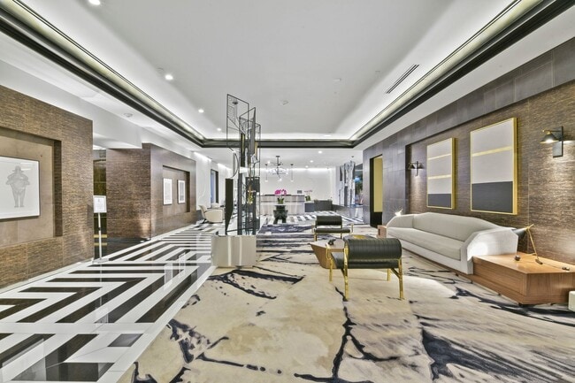 Building Photo - Stunning high rise unit in the affluent River Oaks District!