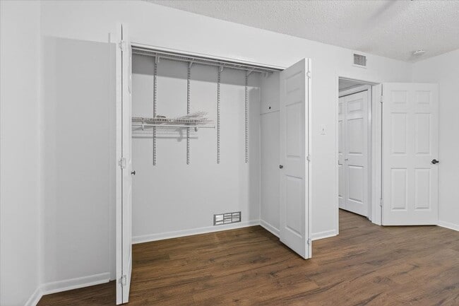 Building Photo - 4026 Northwood Dr