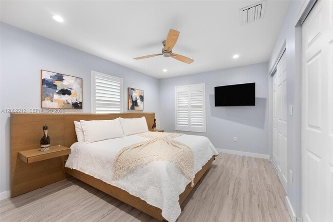 Building Photo - 230 SW 12th Ave