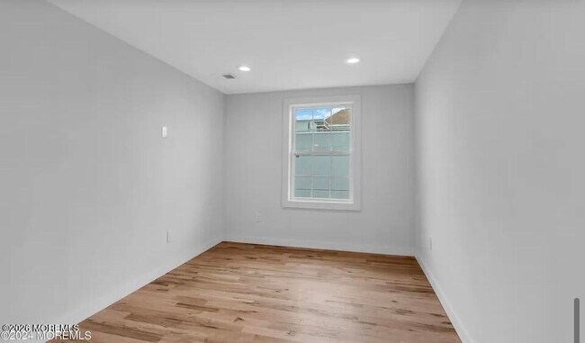 Building Photo - 515 Arnold Ave