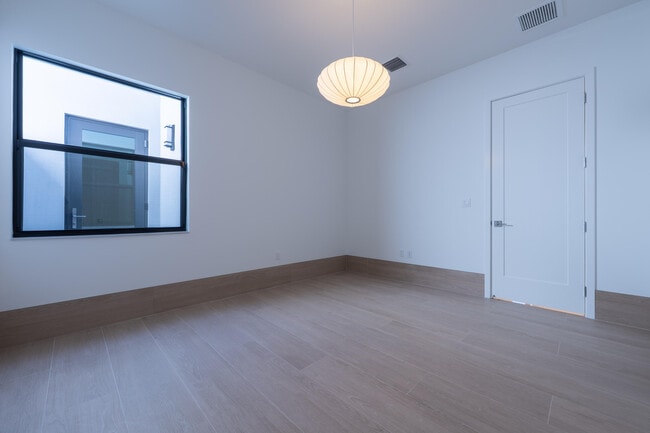 Building Photo - 9597 Regal Palm Ct