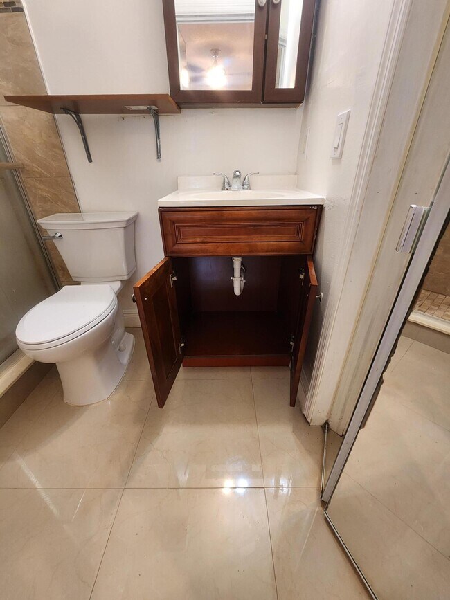 Building Photo - 5231 Pine Abbey Dr S