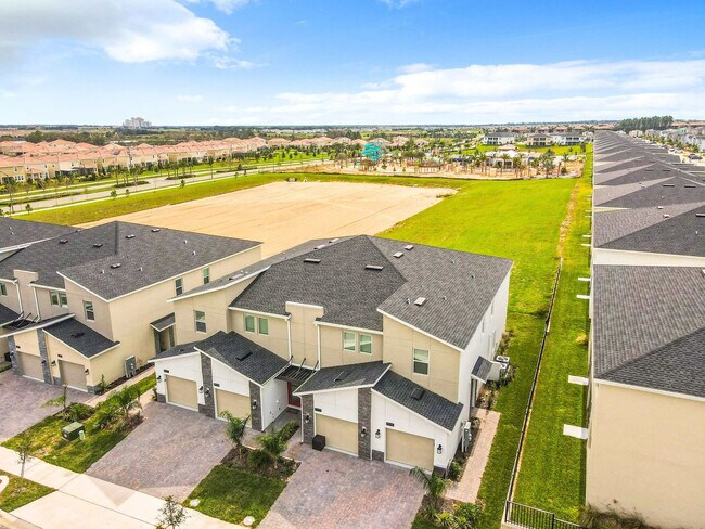 Building Photo - 9331 Sommerset Hills Dr