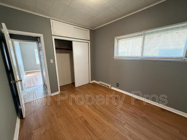 Building Photo - 1114 W Keefe Ave