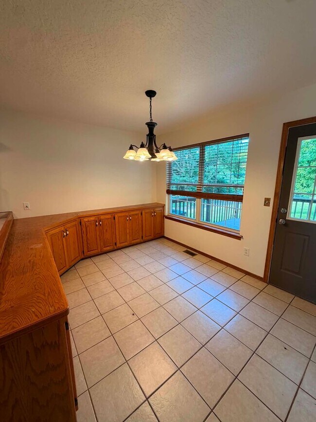 Building Photo - BEAUTIFUL 3 BEDROOM / 2 BATHROOM HOUSE WITH FENCED IN YARD, PORCH, AND SHED LOCATED CLOSE TO FREE...