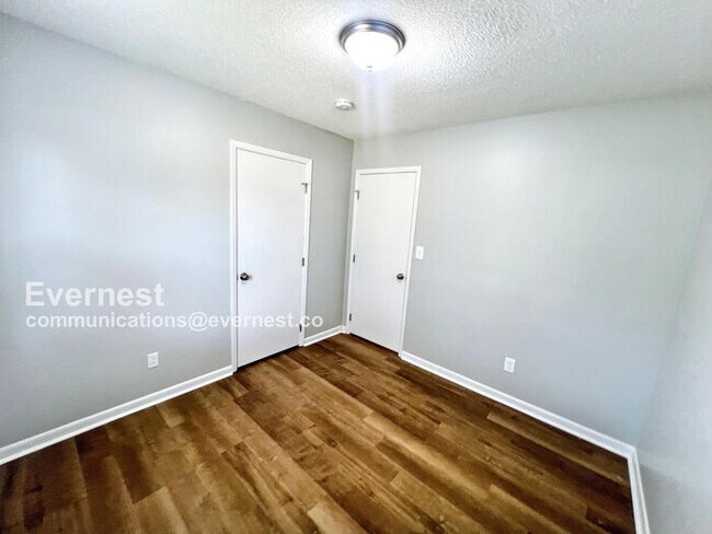Building Photo - 14005 Glenview Dr SW