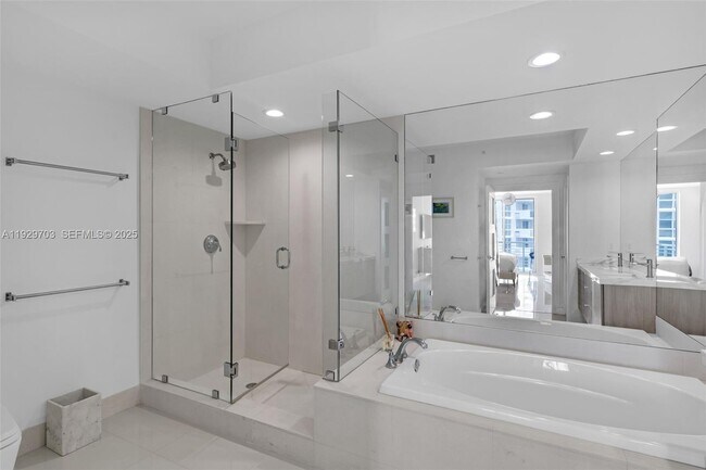 Building Photo - 2831 N Ocean Blvd