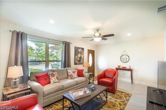 Building Photo - 731 104th Ave N