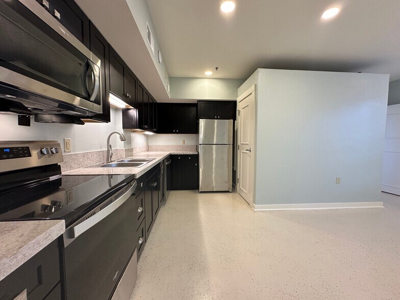 Building Photo - 715 Sherman St