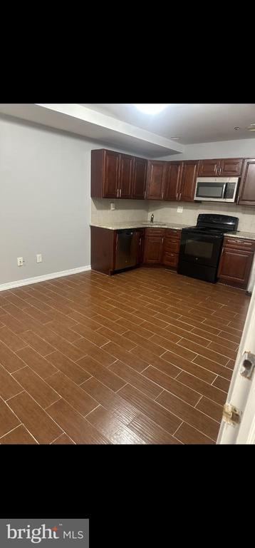 Building Photo - 391 Martin St