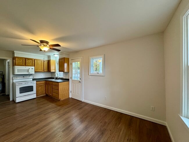 Building Photo - 356 A Ct