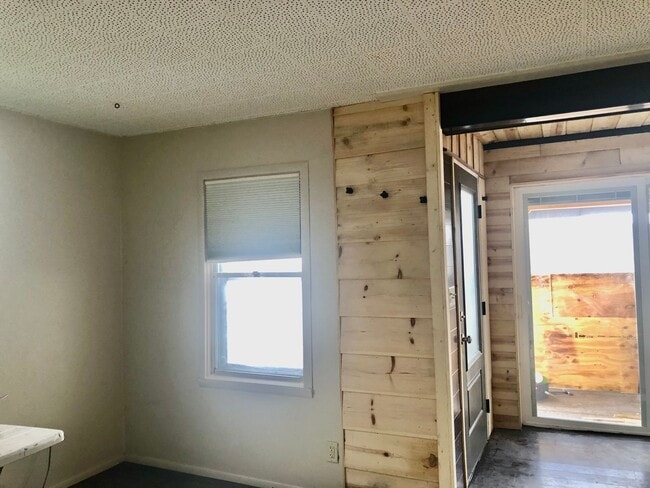 Building Photo - Custom Pioche Home