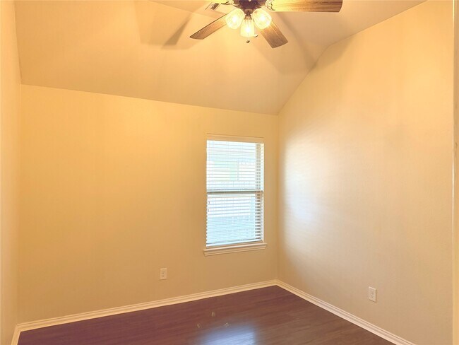 Building Photo - 29015 Davenport Dr