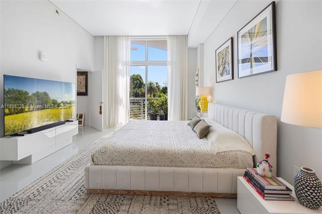 Building Photo - The Meridian Condo