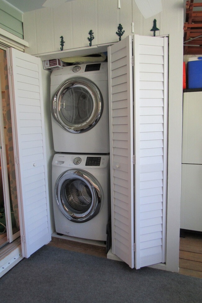 Building Photo - 6+ MONTH RENTAL-Temporarily discounted to ...