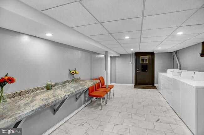 Building Photo - 933 N Hanover St