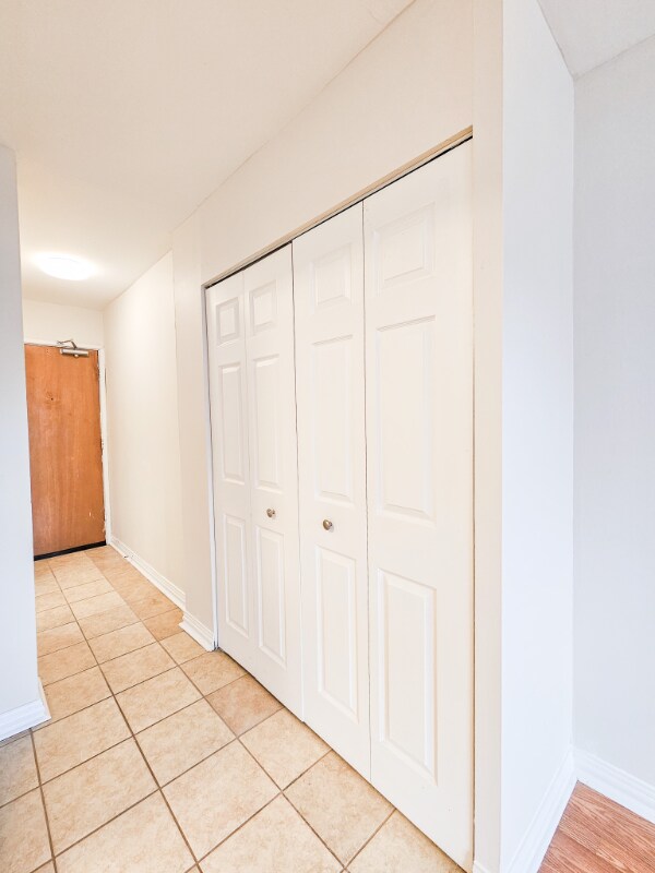 Building Photo - 750 W Cornelia Ave