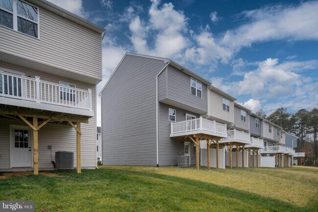 Building Photo - 7263 Congressional Cir