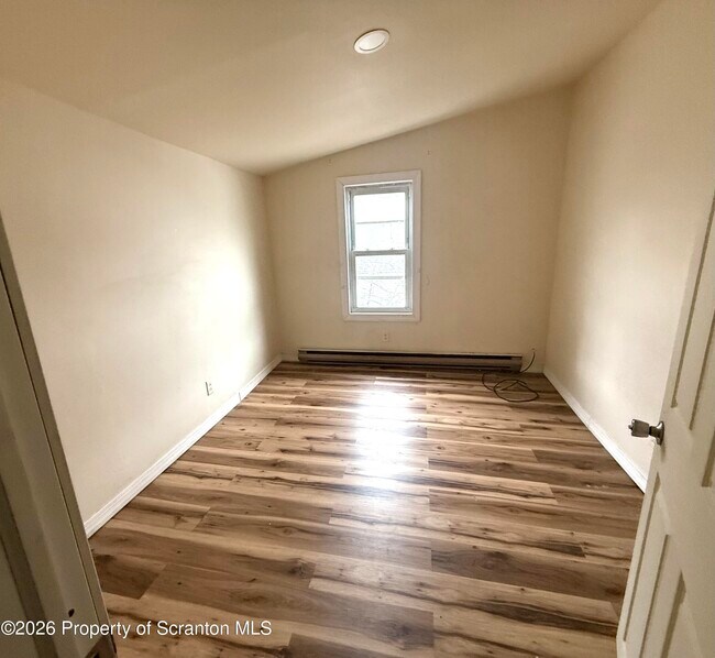 Building Photo - 307 School St