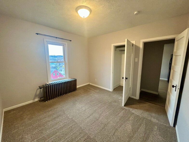 Building Photo - 112 Rock St