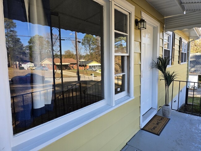 Building Photo - 514 Homeland Ave