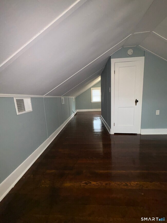 Building Photo - 1045 Cooke St