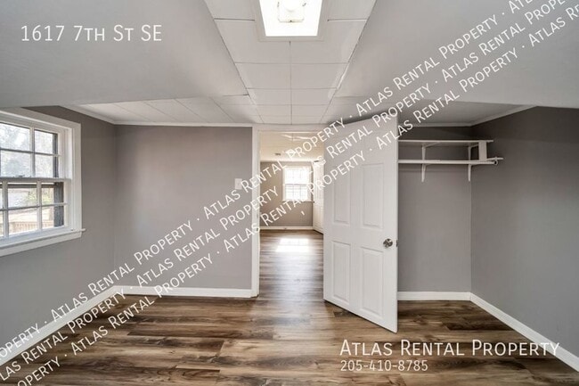 Building Photo - 1617 7th St SE