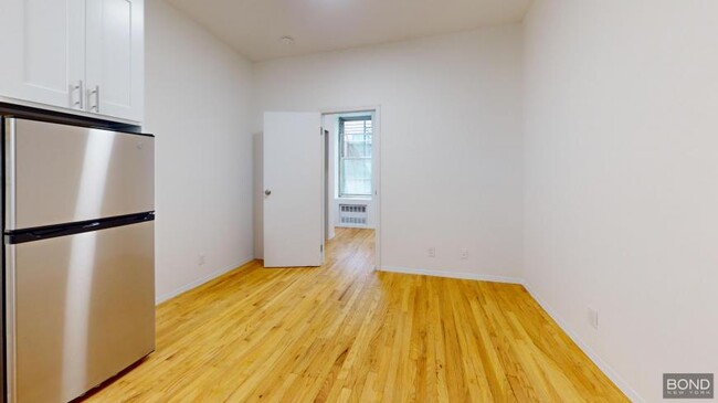 Building Photo - 1 bedroom in Manhattan NY 10014